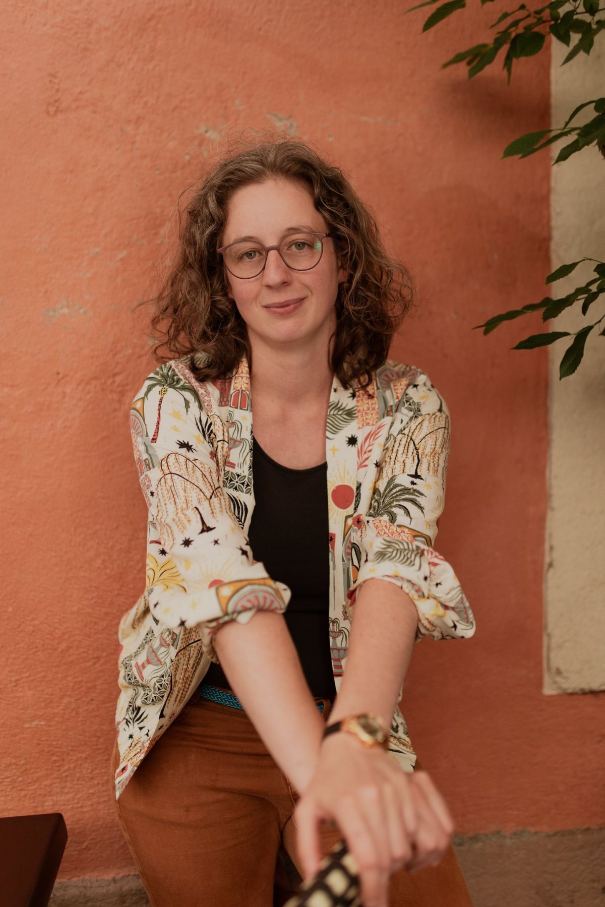 Portrait de Jennifer Baudin, souriante et prête à vous accompagner dans vos projets